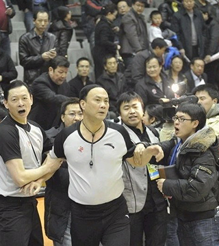 映射出一个 映射出一个